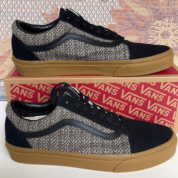 Vans Men’s Old Skool
Herringbone Black/Brown
VN000CP5YS8
Sneakers - Picture 8 of 16
